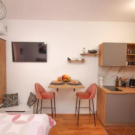 N&n Studio In Apartment Cavtat